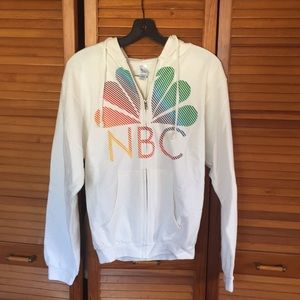 📺 🦚 NWT NBC hoodie